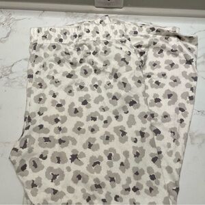 🥳7/$10!! Women’s Cheetah Cream and Gray Patterned Lounge Set